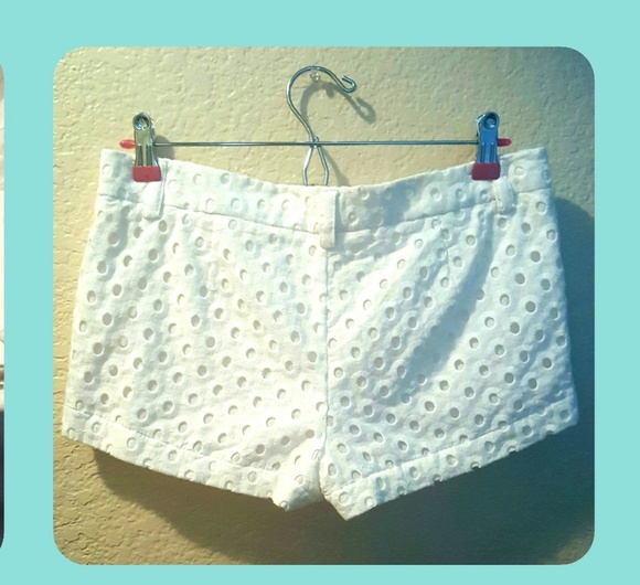🏝🌼bebe~ White Eyelet Shorts. *NWT - Picture 3 of 6